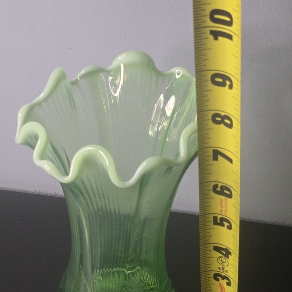 RARE Vintage/Antique Jefferson Glass Bright Green Opalescent 7" Swung Vase - Picture 9 of 16